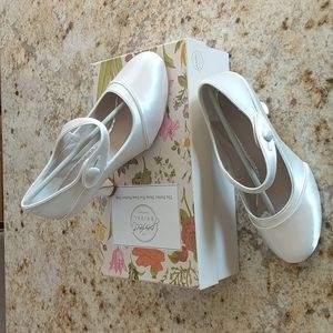 BRIDAL DYEABLE IVORY SATIN VINTAGE INSPIRED MARY JANE SHOES 8 WIDE, EU39 WIDE